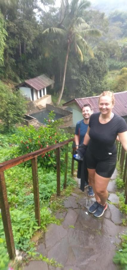 Hidayah Homestay Kelimutu Exterior photo