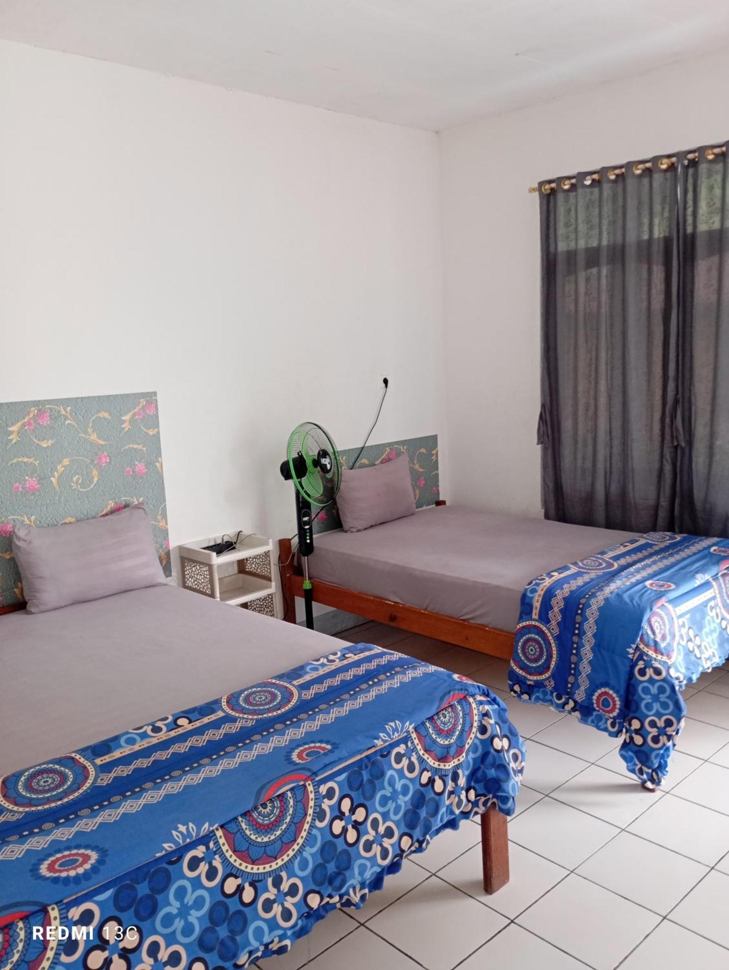Hidayah Homestay Kelimutu Exterior photo