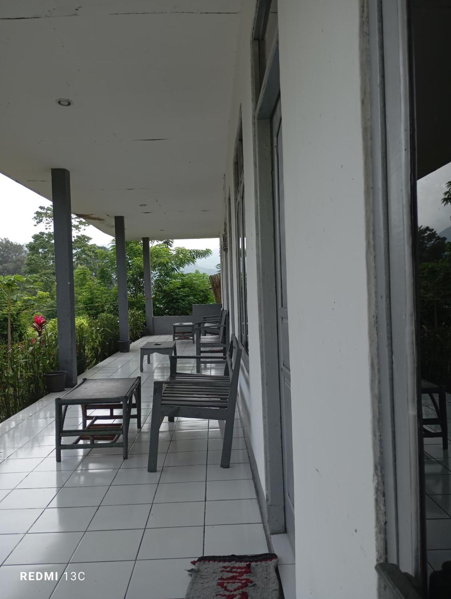 Hidayah Homestay Kelimutu Exterior photo